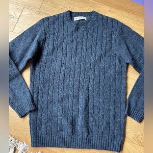 Line of Trade 100% shetland wool crew neck cable knit sweater mens medium blue